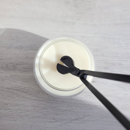 Wick trimmer trimming candle wick